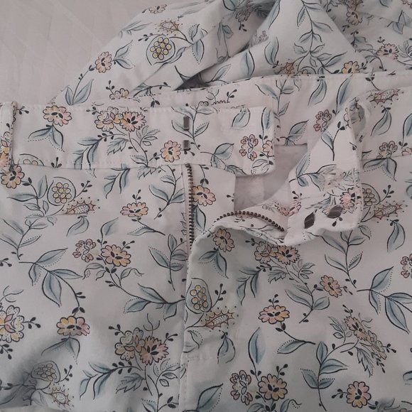 Loft Plus Size 16 Floral Pants - Picture 3 of 11